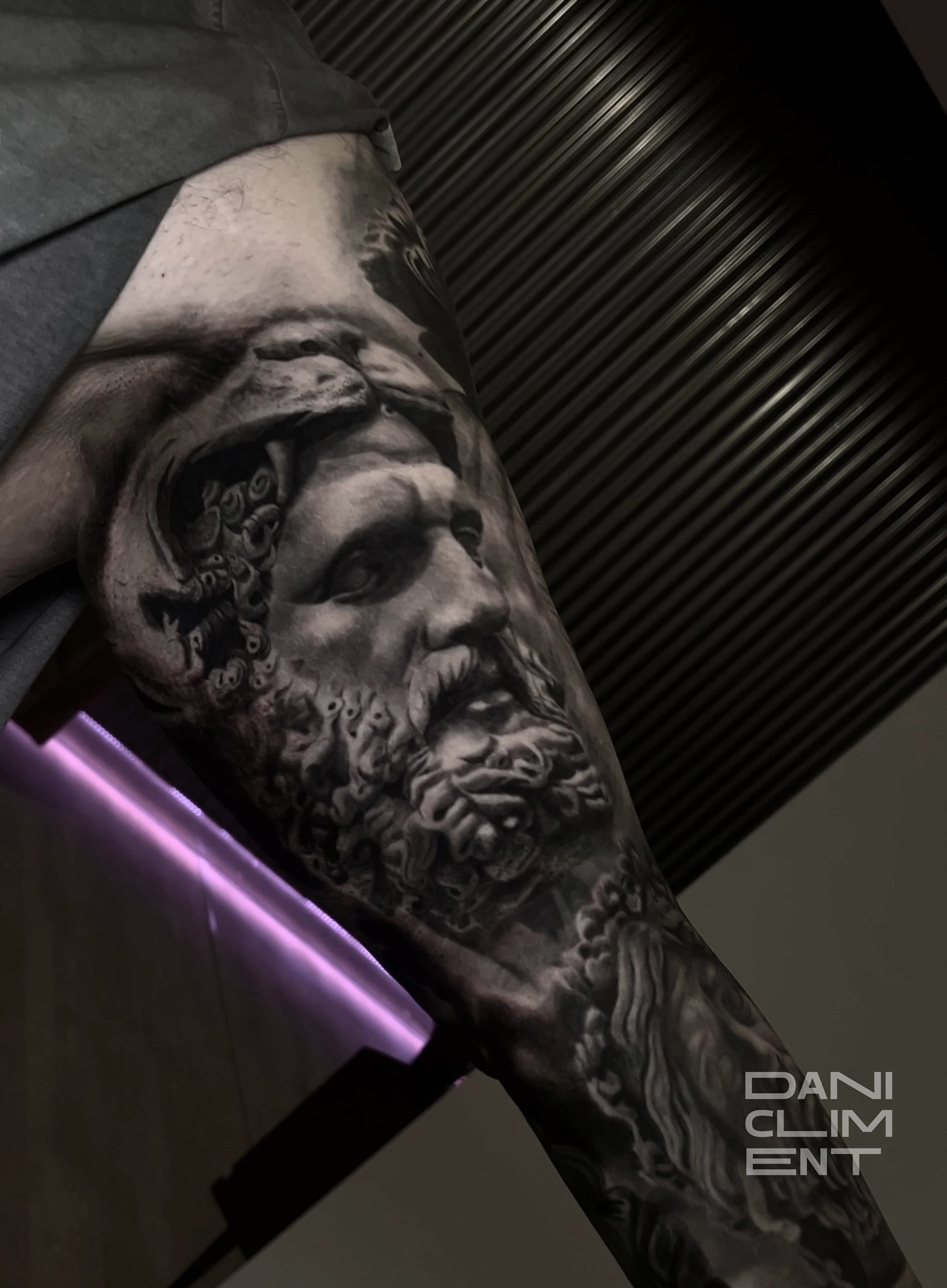 Brazo Escultura desde Rusia02